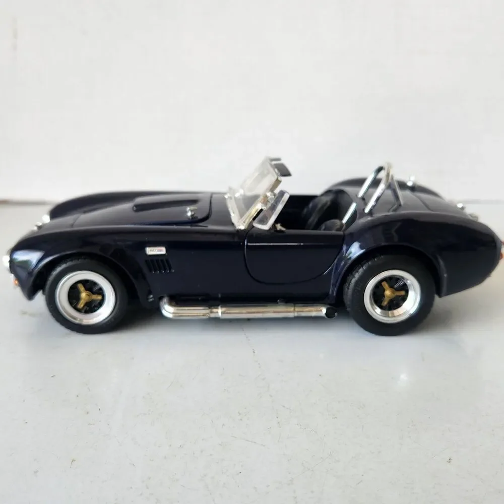 Road Tough 1/18 Scale Diecast Shelby Cobra 427S/C Ford No. 92058 Dark Blue/Black